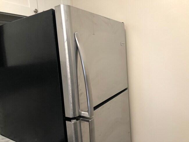 Building Photo - 147 Main St