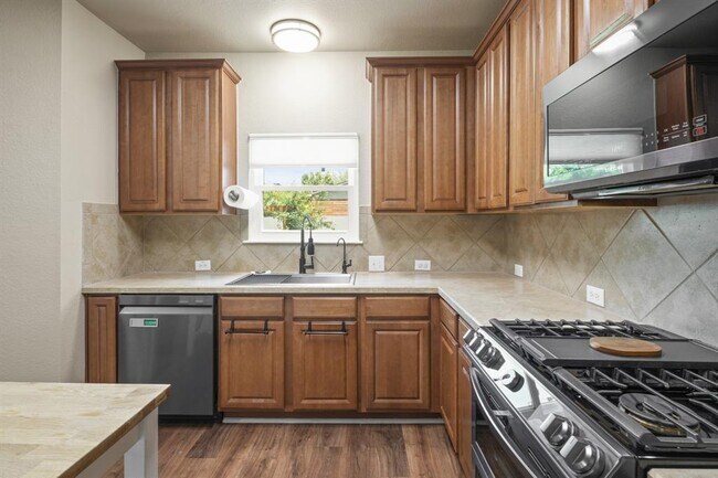 Building Photo - 1121 Boxwood Loop