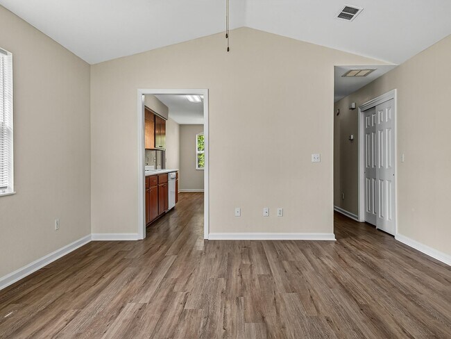 Building Photo - 96 Cochise St