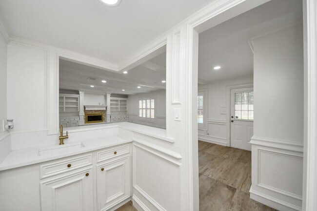 Building Photo - 1719 Saddlecreek Dr