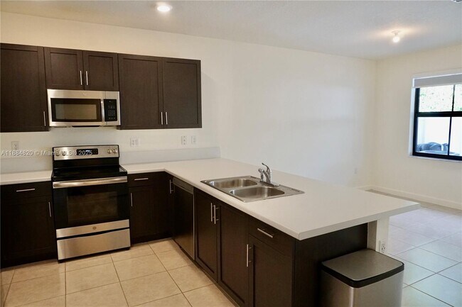 Building Photo - 10606 West 33rd Ct