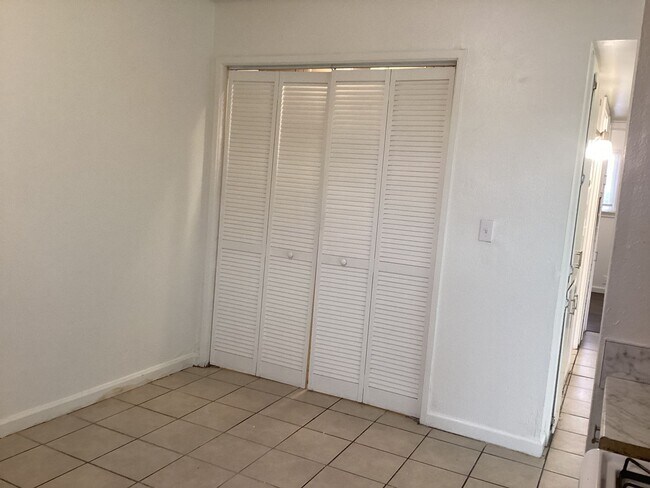 Building Photo - 3278 - Lucas