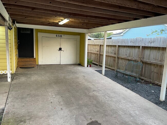 Building Photo - 6316 Victoria St