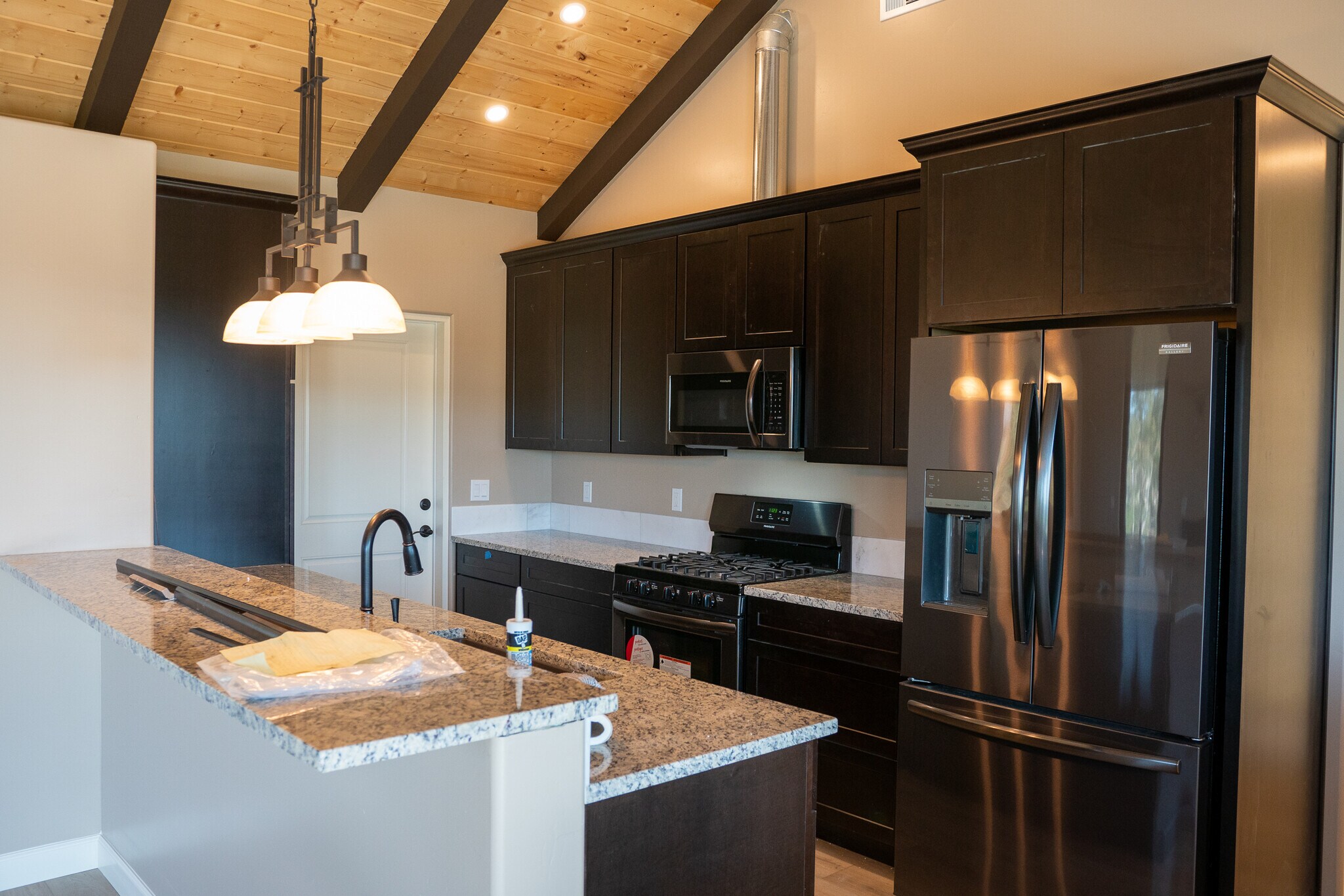 Building Photo - 9941 Los Nidos Ln