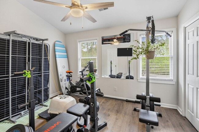 Building Photo - Modern Comfort & Convenience in Regents Green Townhome