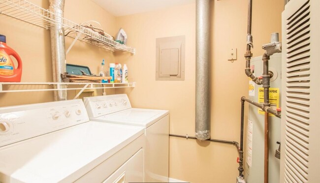 Building Photo - 5196 Hollow Wood Ct