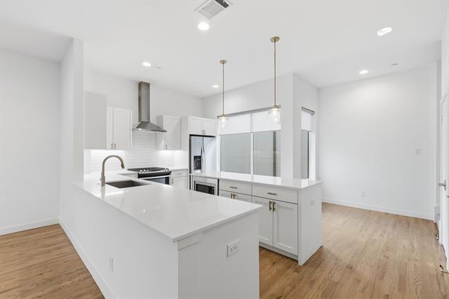 Building Photo - 2111 Bennett Ave