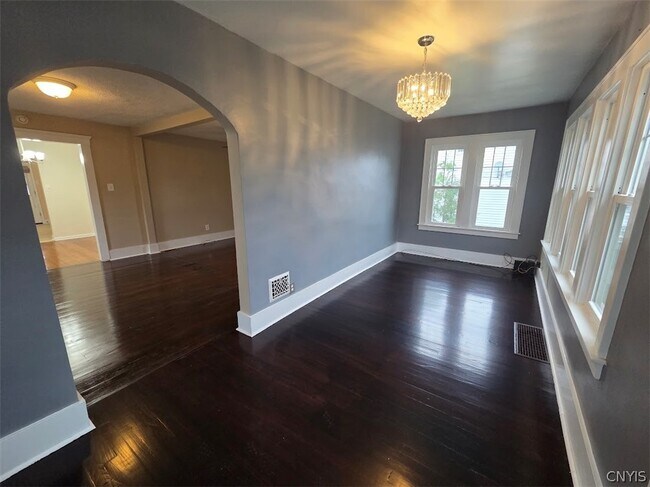 Building Photo - 337 Marlborough Rd