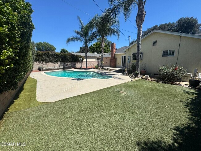 Building Photo - 22359 Lanark St