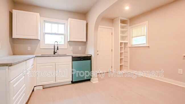 Building Photo - 2201 Glen Ellyn St
