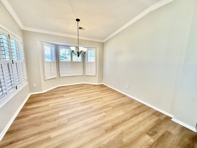 Building Photo - Two Bedroom Home in Sun City Offering One Month Free Rent!