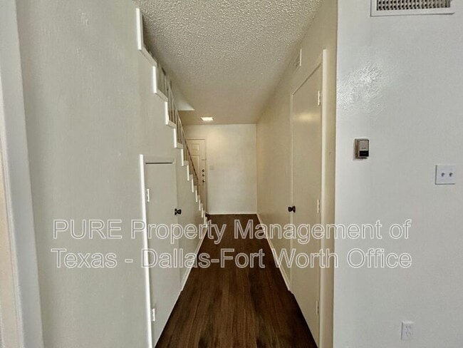 Building Photo - 1126 Highbush Dr