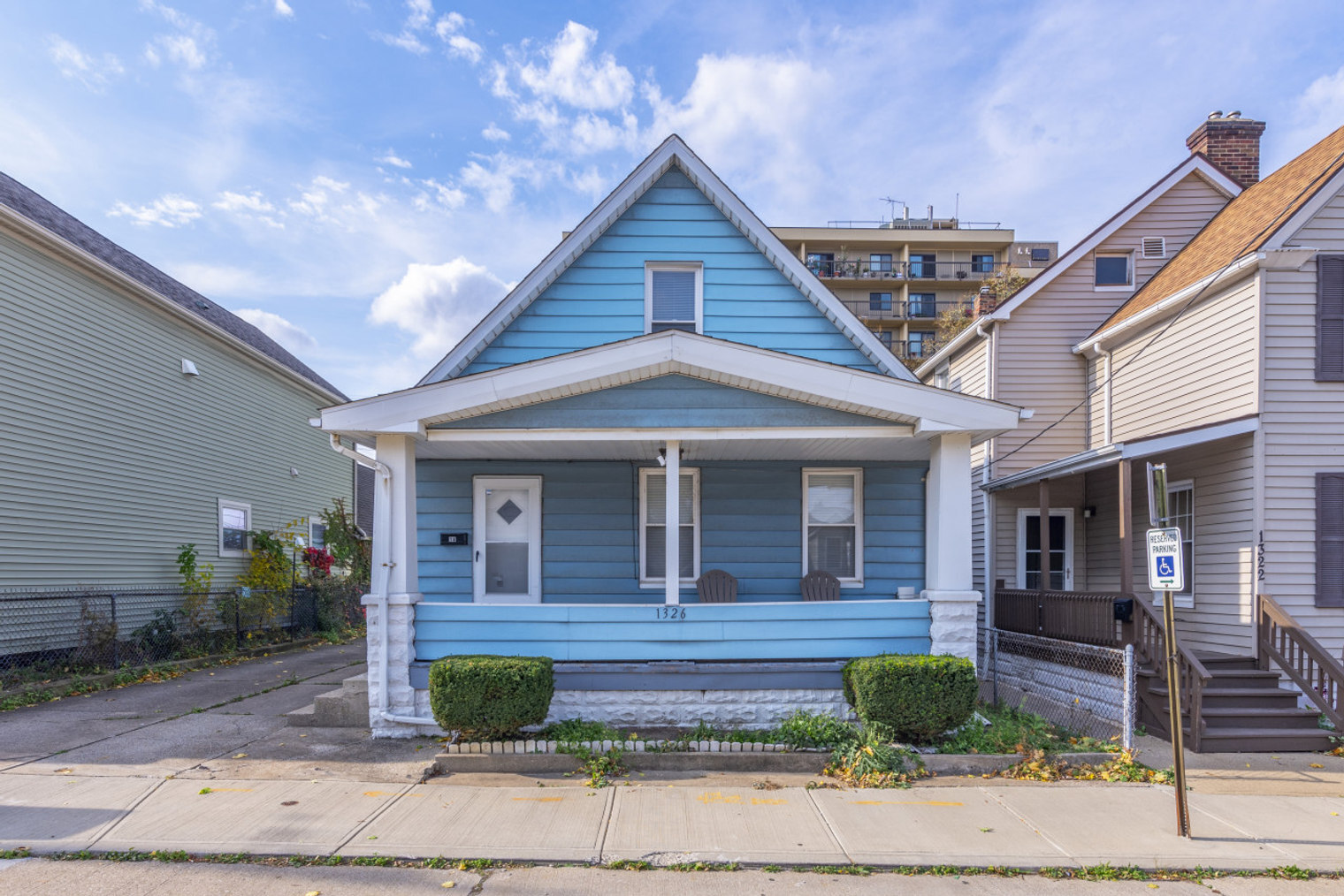 Building Photo - 1326 W 69th St