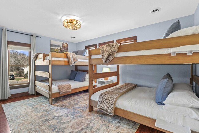 Building Photo - 924 Capital St