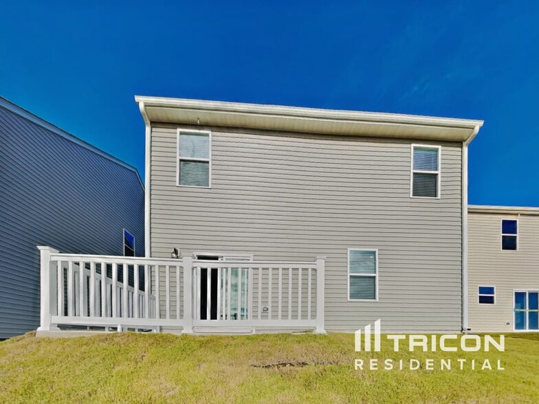 Building Photo - 141 Chapel Dr