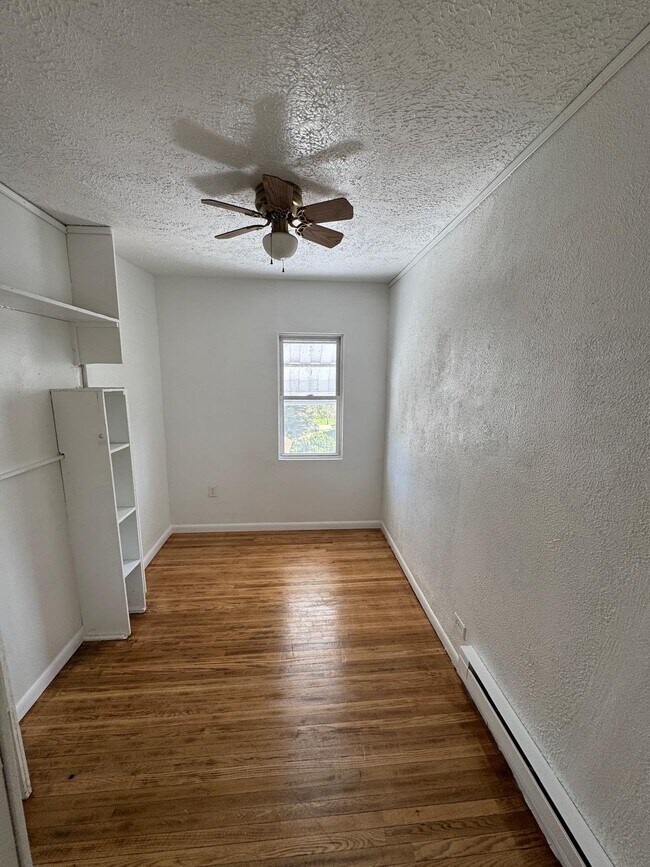 Building Photo - 807 Hazlett Ave