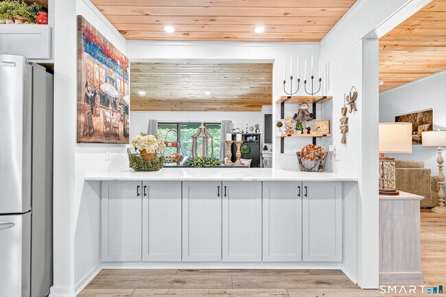 Building Photo - 401 Heritage Vlg