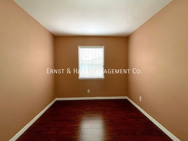 Building Photo - 1401 N Bullis Rd