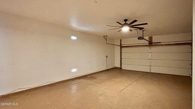 Building Photo - 12437 Pleasant Crest