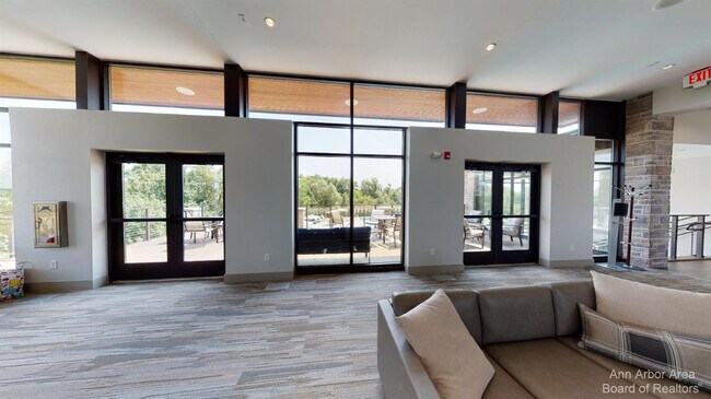 Building Photo - 2877 Rayfield Ave