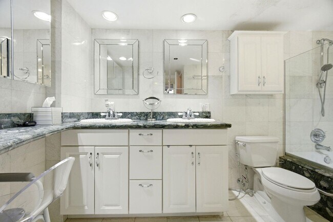 Building Photo - 3507 Oaks Way