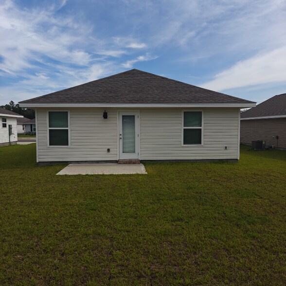 Building Photo - 6281 Firefly Dr