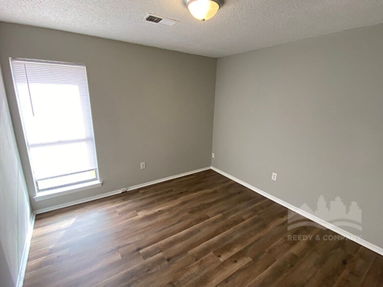 Building Photo - 5370 Haynes Dr