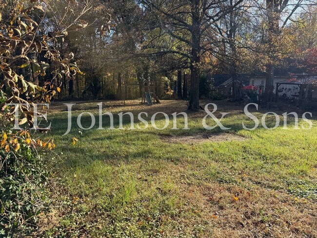 Building Photo - Charming 3-Bedroom Home with Rocking Chair Porch and Screened Back Patio