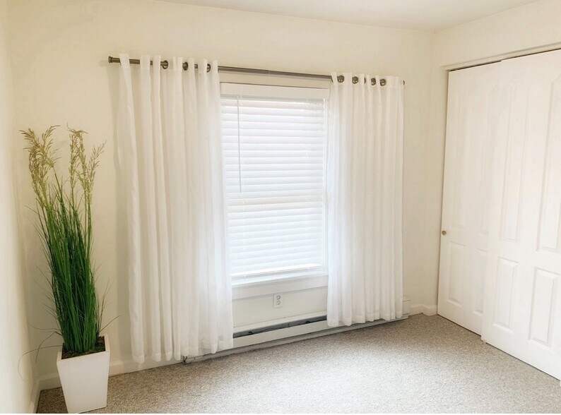 Building Photo - 11 Meadow St