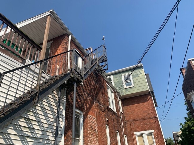 Building Photo - 656 Linden Ave