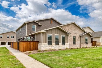 Building Photo - AVAILABLE NOW! GORGEOUS 3 BEDROOM FOUR PLEX LOCATED IN MIDLOTHIAN ISD!