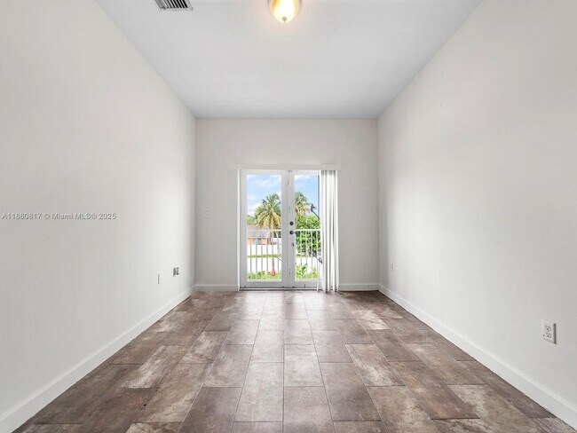 Building Photo - 1514 NW 5th Ave