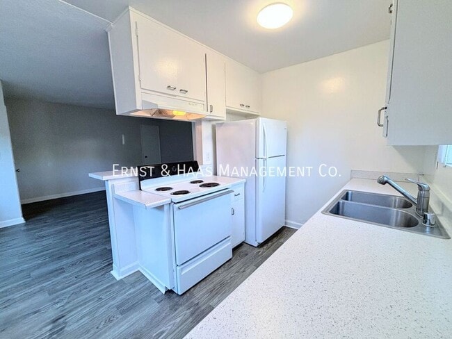 Building Photo - 3211 E Wilton St