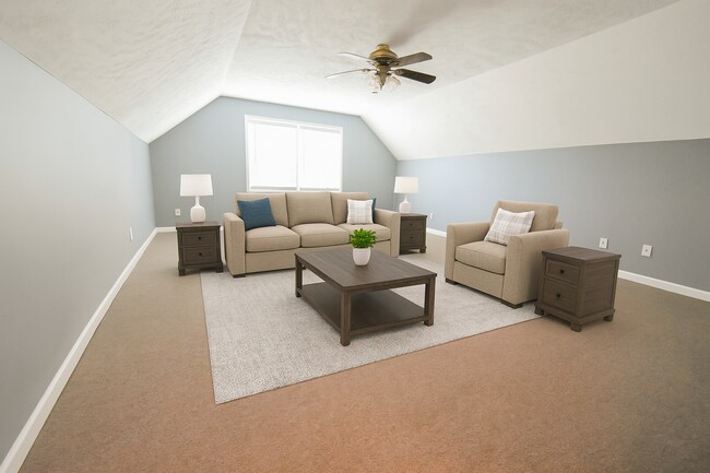 Building Photo - 3 Bedroom 2.5 Bathroom with a Bonus: Small...