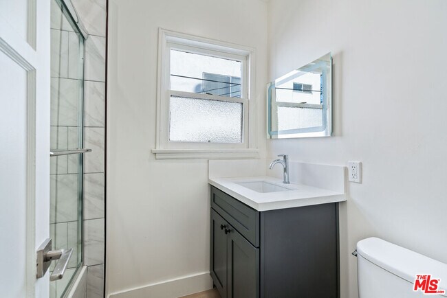 Building Photo - 9216 Alden Dr