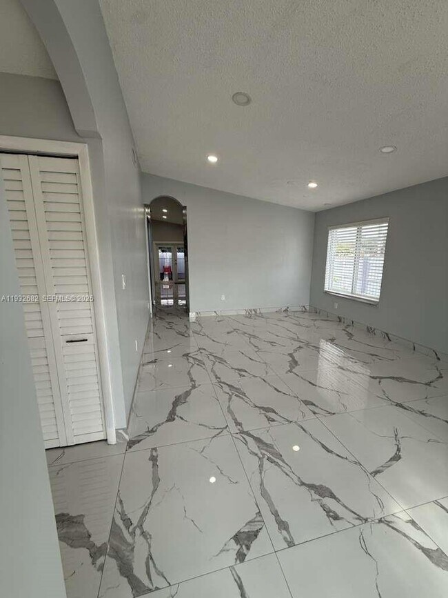 Building Photo - 8701 NW 109th Terrace