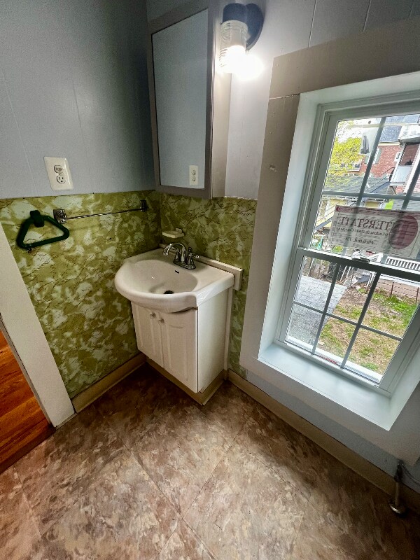 Building Photo - 219 4th St