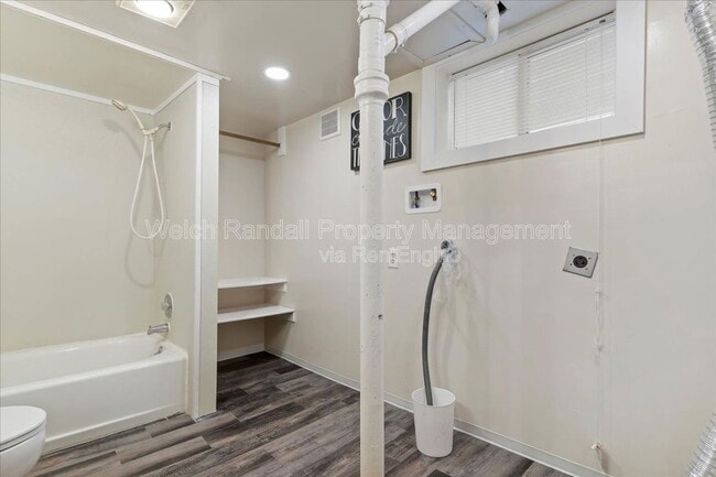 Building Photo - 153 Country Club Dr