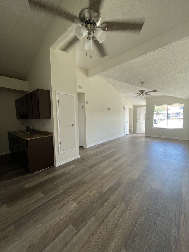 Building Photo - 851 Montera Rd