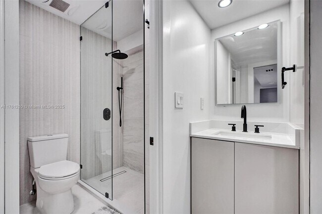 Building Photo - 6039 Collins Ave