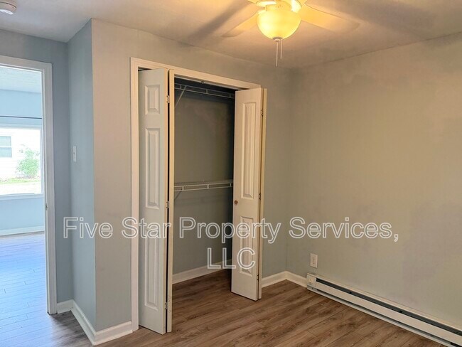 Building Photo - 1028 W Iles Ave