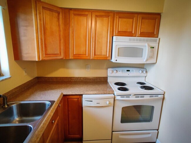 Building Photo - 165 Springwood Circle unit D