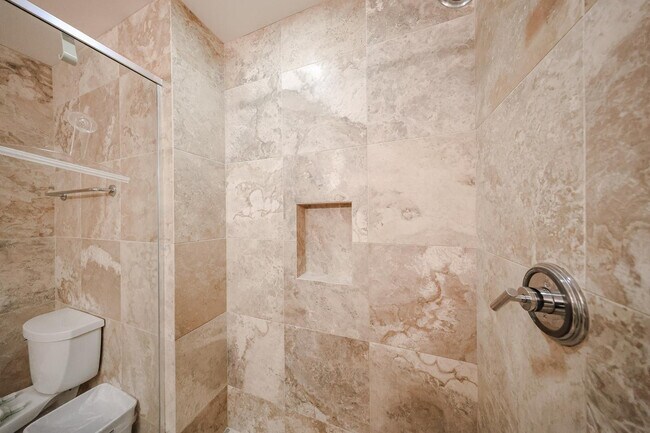 Building Photo - 7121 E Rancho Vista Dr