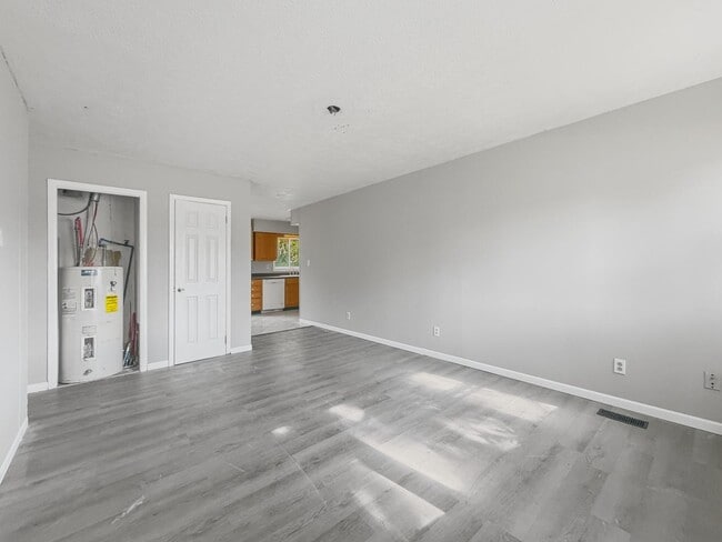 Building Photo - 836 Eastmont Dr