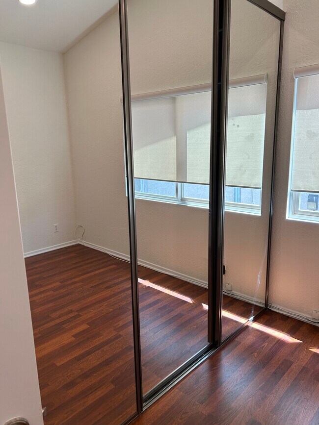 Building Photo - 1504 Manhattan Beach Blvd