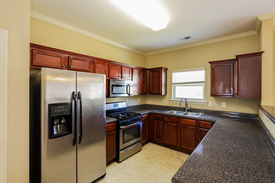 Building Photo - 4035 Raspberry Way