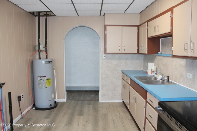 Building Photo - 61 Fallbrook St