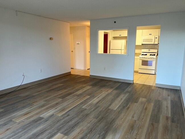 Building Photo - 1 Pond St