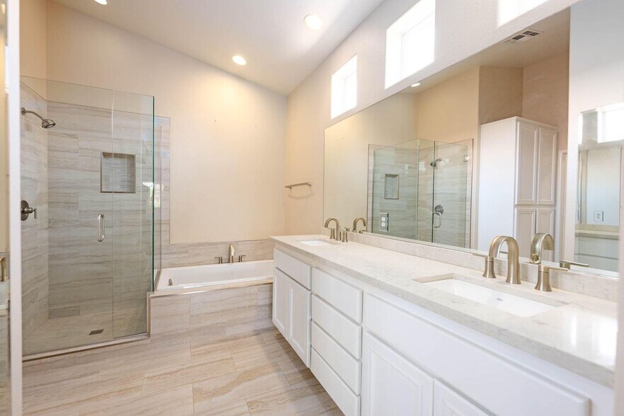 Building Photo - 45218 Coeur Dalene Dr