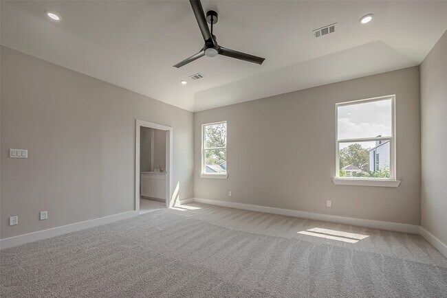 Building Photo - 8128 Chateau St